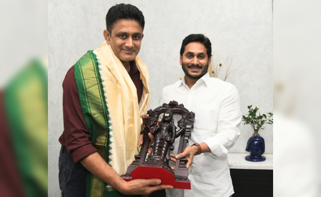 Anil Kumble Meets Jagan, Suggests Sports University